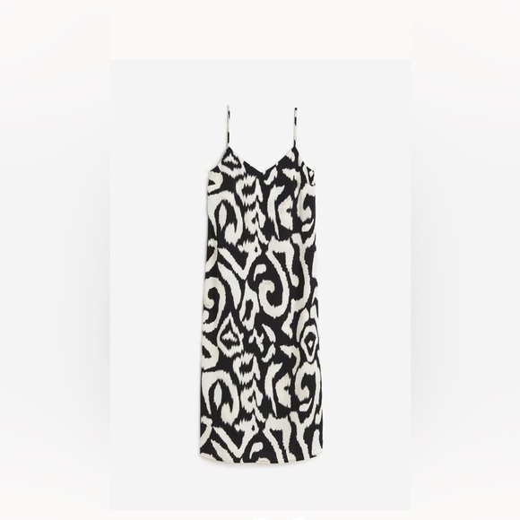 H&M
Crêped Slip Dress plus size summer pattern black dress size xxl - Picture 5 of 6